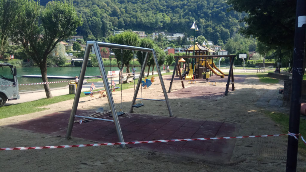 Costruzione prato a rotolo prima by Green System Besano (Varese)